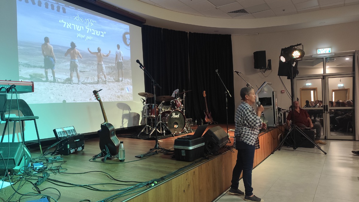 מופע של להקת זקני הכפר