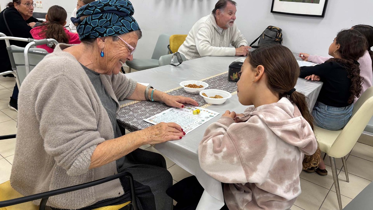 פעילות בינדורית לחנוכה 
של מועדון מופת עם תלמידות בית ספר נעם נצרים