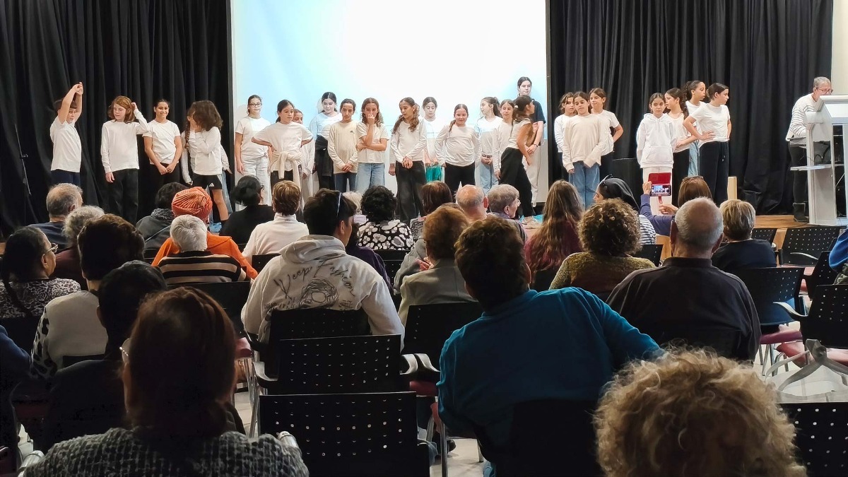 ילדי שחר אשכול שרים שירי חנוכה