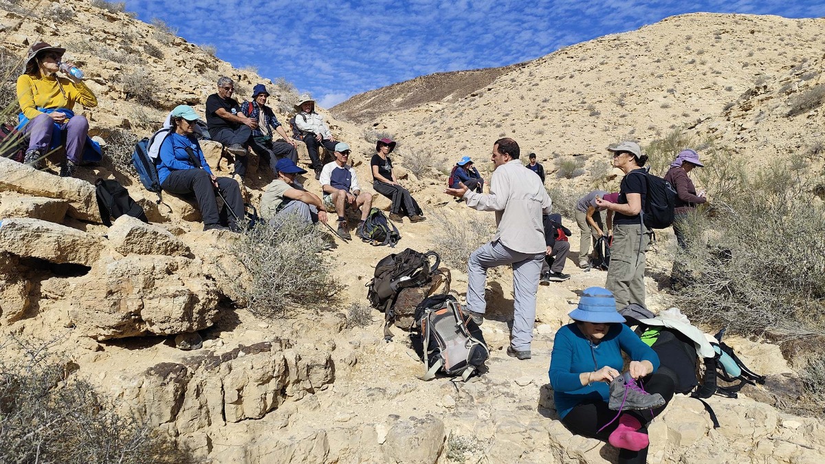 מיטיבי לכת מטיילים בשבילי ישראל עם יוני שטרן - הר ונחל צרור