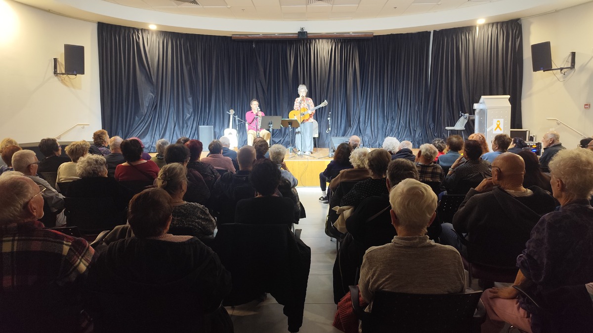 מופע המסע היהודי, שירים בעברית, לאדינו ויידיש