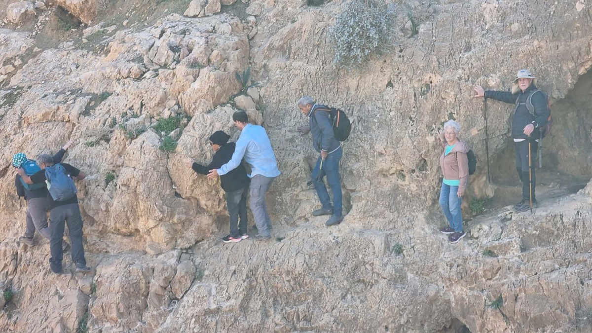 נווה אשכול מטיילים בשבילי ישראל עם יוני שטרן - נחל רחף עליון