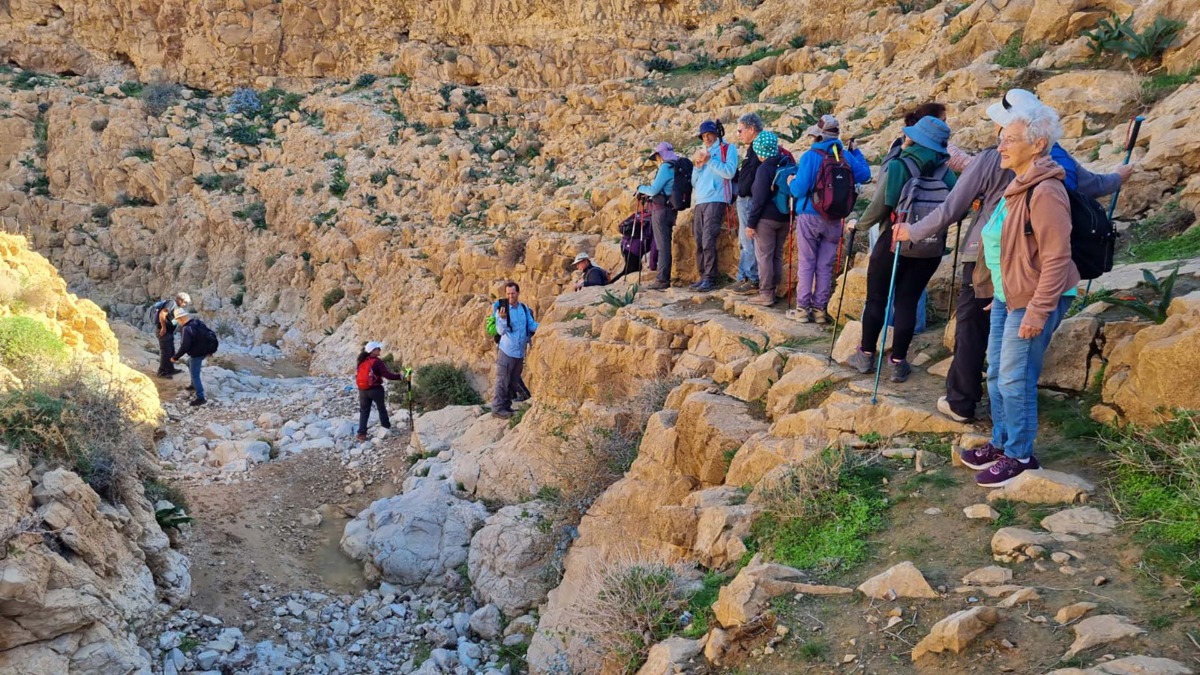 נווה אשכול מטיילים בשבילי ישראל עם יוני שטרן - נחל רחף עליון
