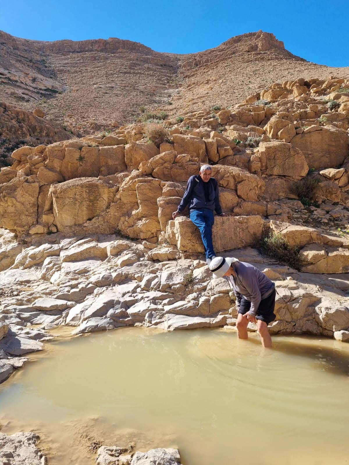 נווה אשכול מטיילים בשבילי ישראל עם יוני שטרן - נחל רחף עליון