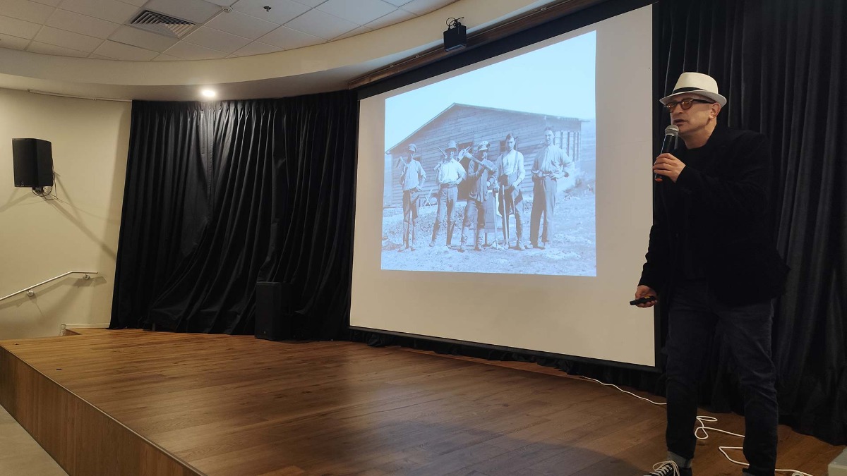 צלילי בוקר - פתיחת תערוכת רוקמות באשכול ומופע שירי הלב שאין כמותם של עודד צפתי