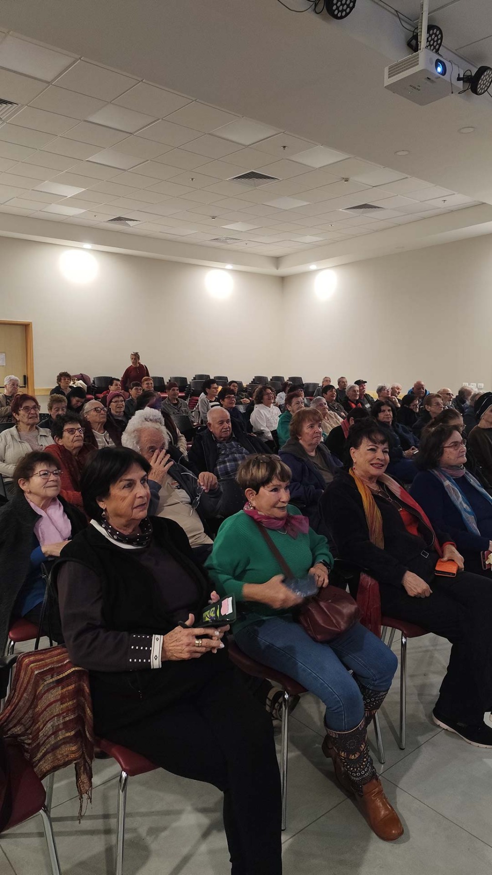 צלילי בוקר - פתיחת תערוכת רוקמות באשכול ומופע שירי הלב שאין כמותם של עודד צפתי