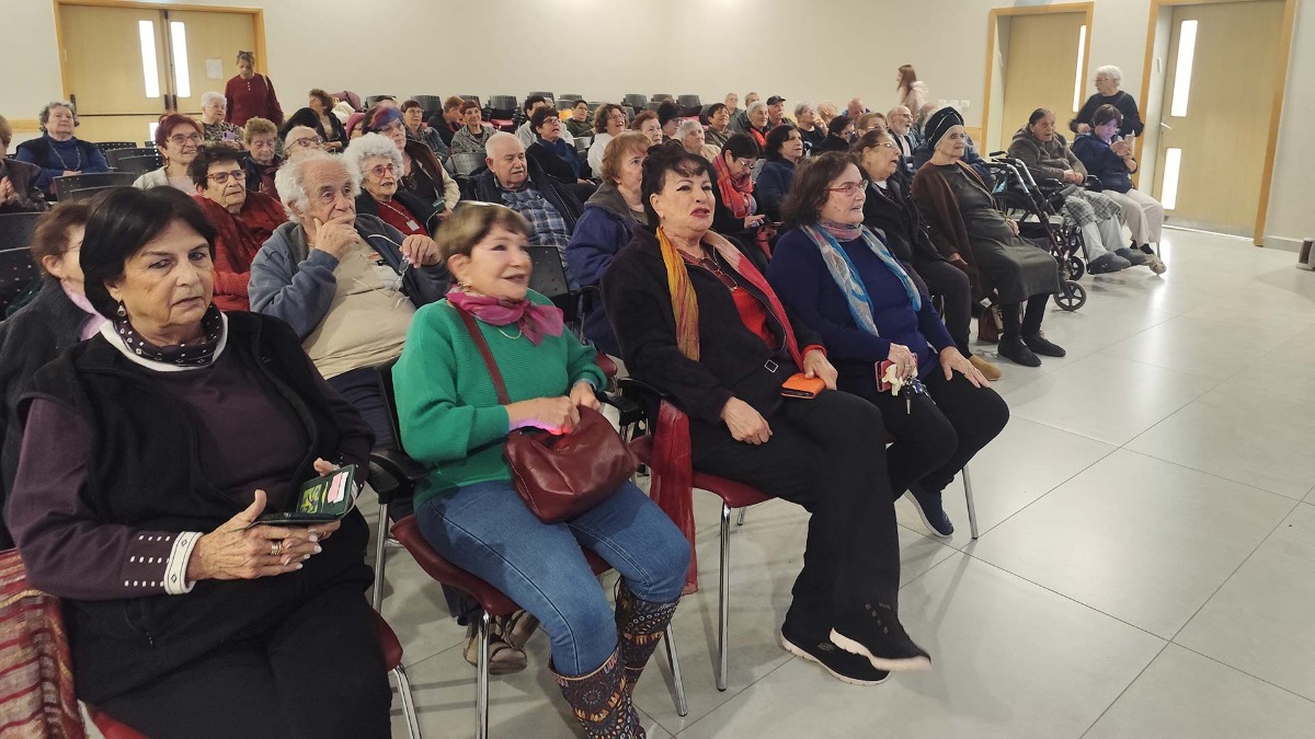 צלילי בוקר - פתיחת תערוכת רוקמות באשכול ומופע שירי הלב שאין כמותם של עודד צפתי