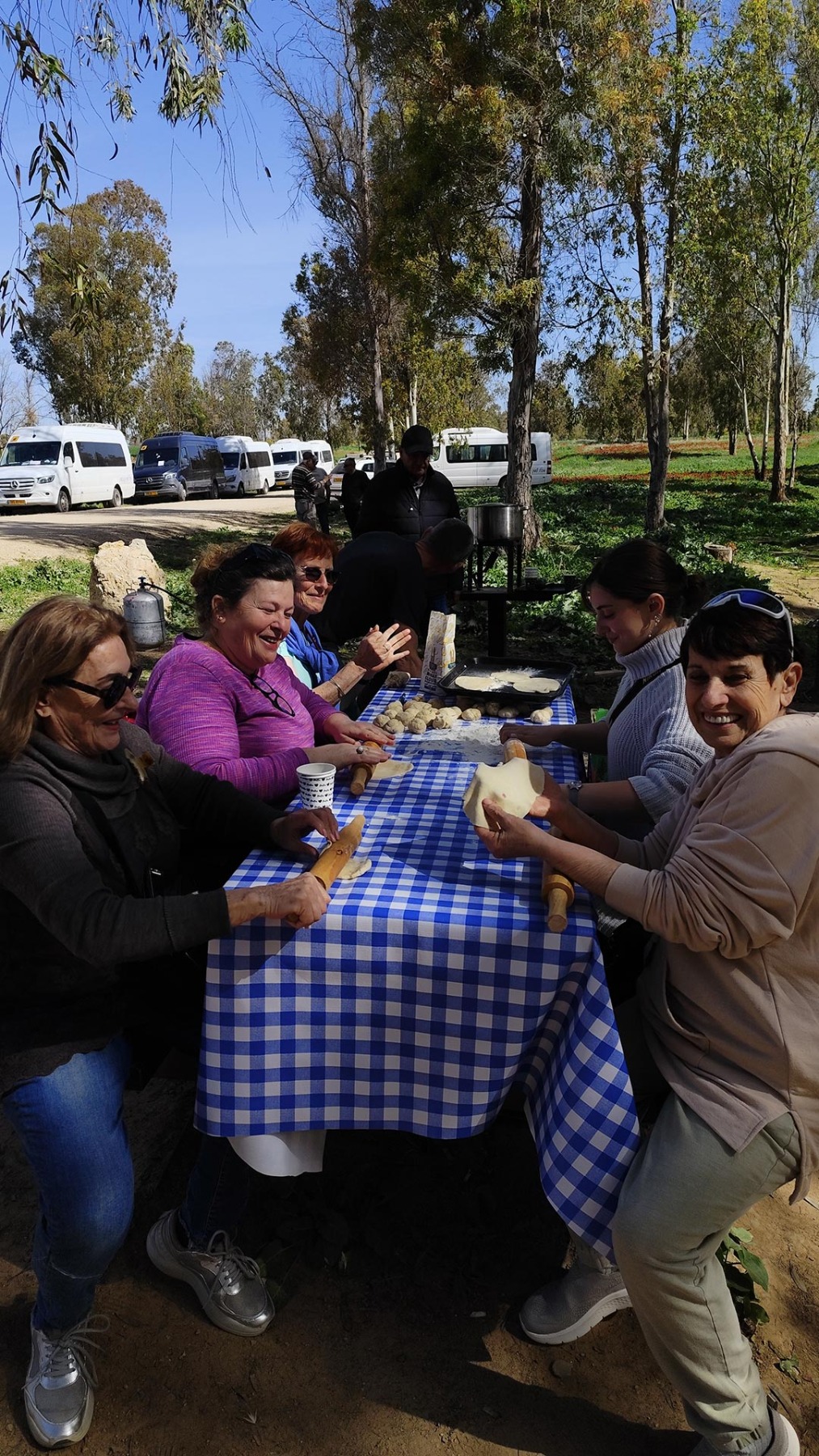 טיול פריחת כלניות בבאר מרווה ביער שוקדה