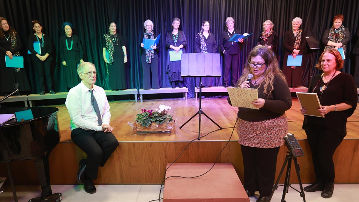 צילום: סיריל יאנג.
למנצח שיר מזמור - מקהלת שירה ומקהלת אשכול