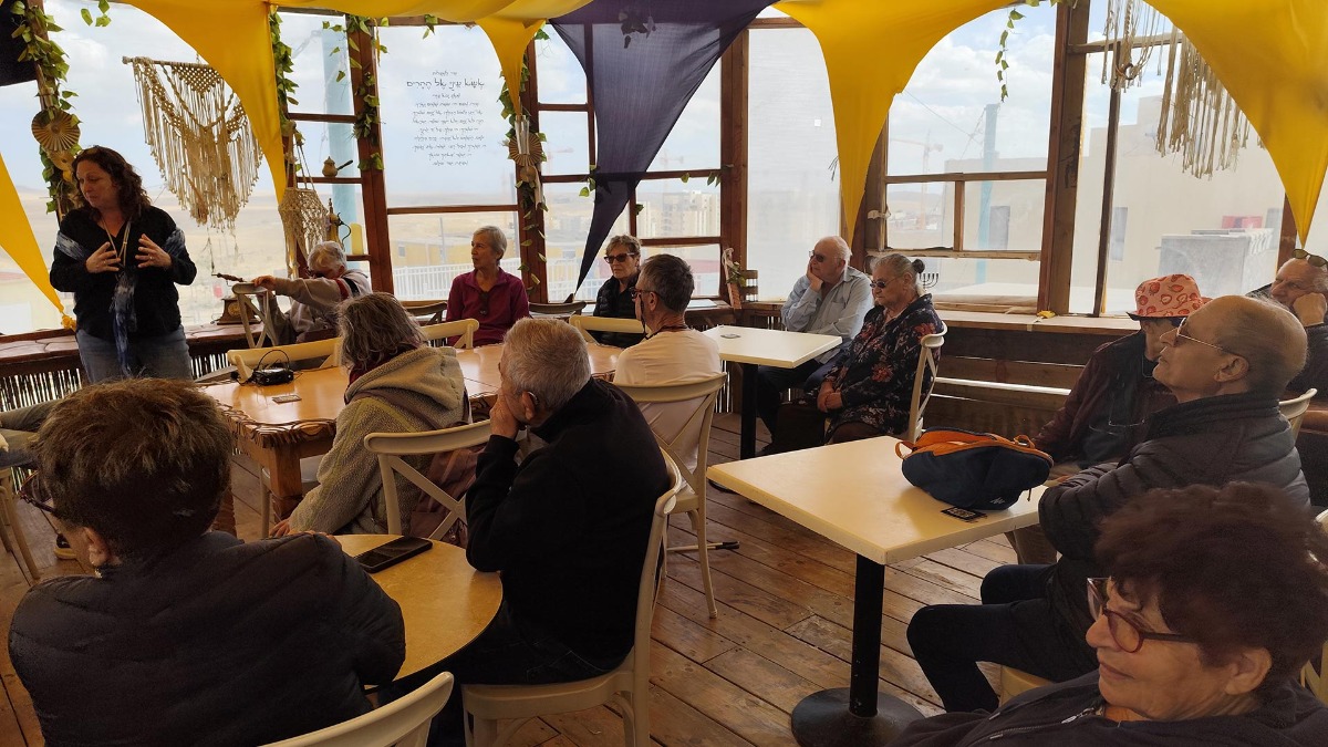 טיול לגן לאומי ממשית, סיור בדימונה ובית הכנסת הקוצ'יני בנבטים