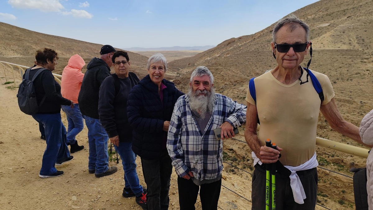 טיול לגן לאומי ממשית, סיור בדימונה ובית הכנסת הקוצ'יני בנבטים