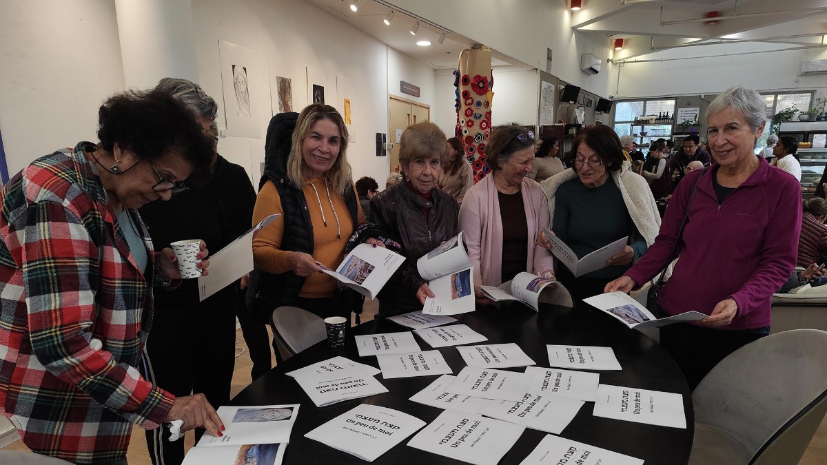 תמונות מפתיחת תערוכת היחיד של דב דג'אווי - קצת מעצמי