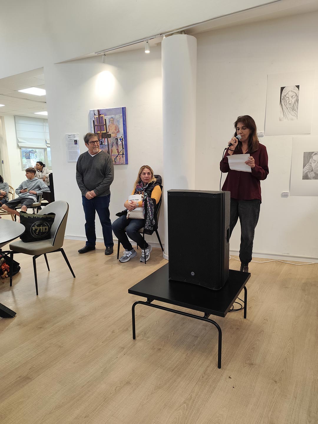 תמונות מפתיחת תערוכת היחיד של דב דג'אווי - קצת מעצמי