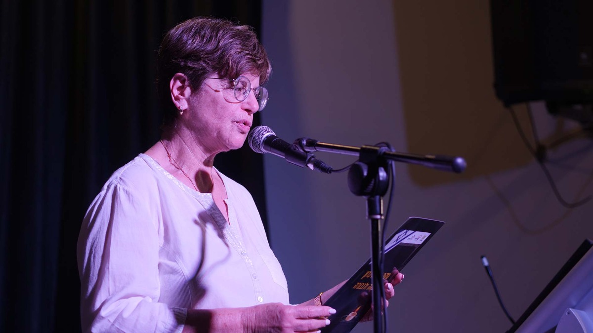 טקס יום הזיכרון לשואה ולגבורה ו"סיפור חיים פוגש מחול"- מופע בתנועה בהשראת סיפור חייה של רות פרדס. צילומים: טל סיגרון