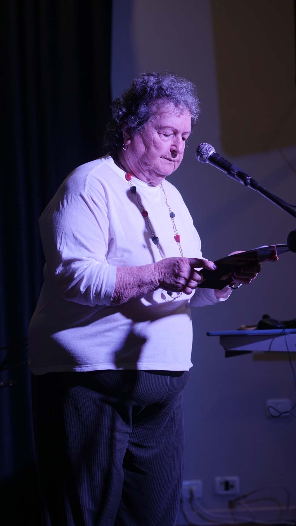 טקס יום הזיכרון לשואה ולגבורה ו"סיפור חיים פוגש מחול"- מופע בתנועה בהשראת סיפור חייה של רות פרדס. צילומים: טל סיגרון