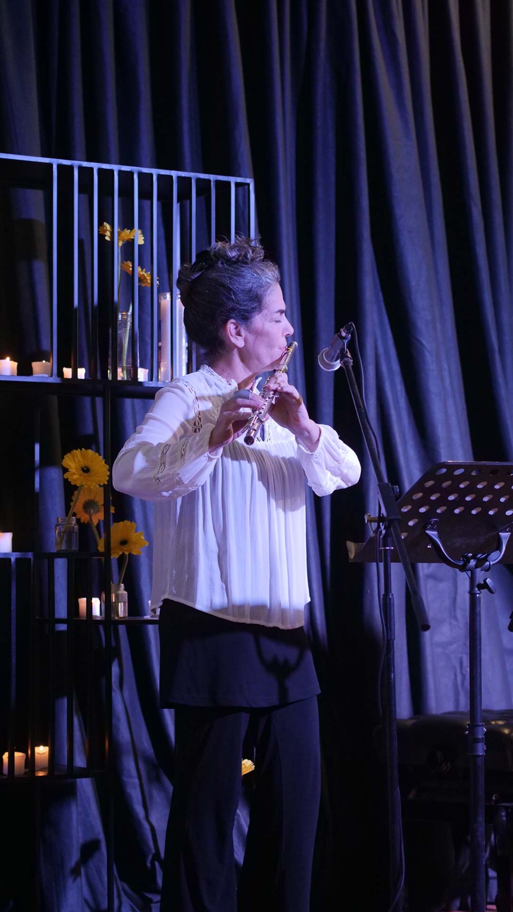 טקס יום הזיכרון לשואה ולגבורה ו"סיפור חיים פוגש מחול"- מופע בתנועה בהשראת סיפור חייה של רות פרדס. צילומים: טל סיגרון