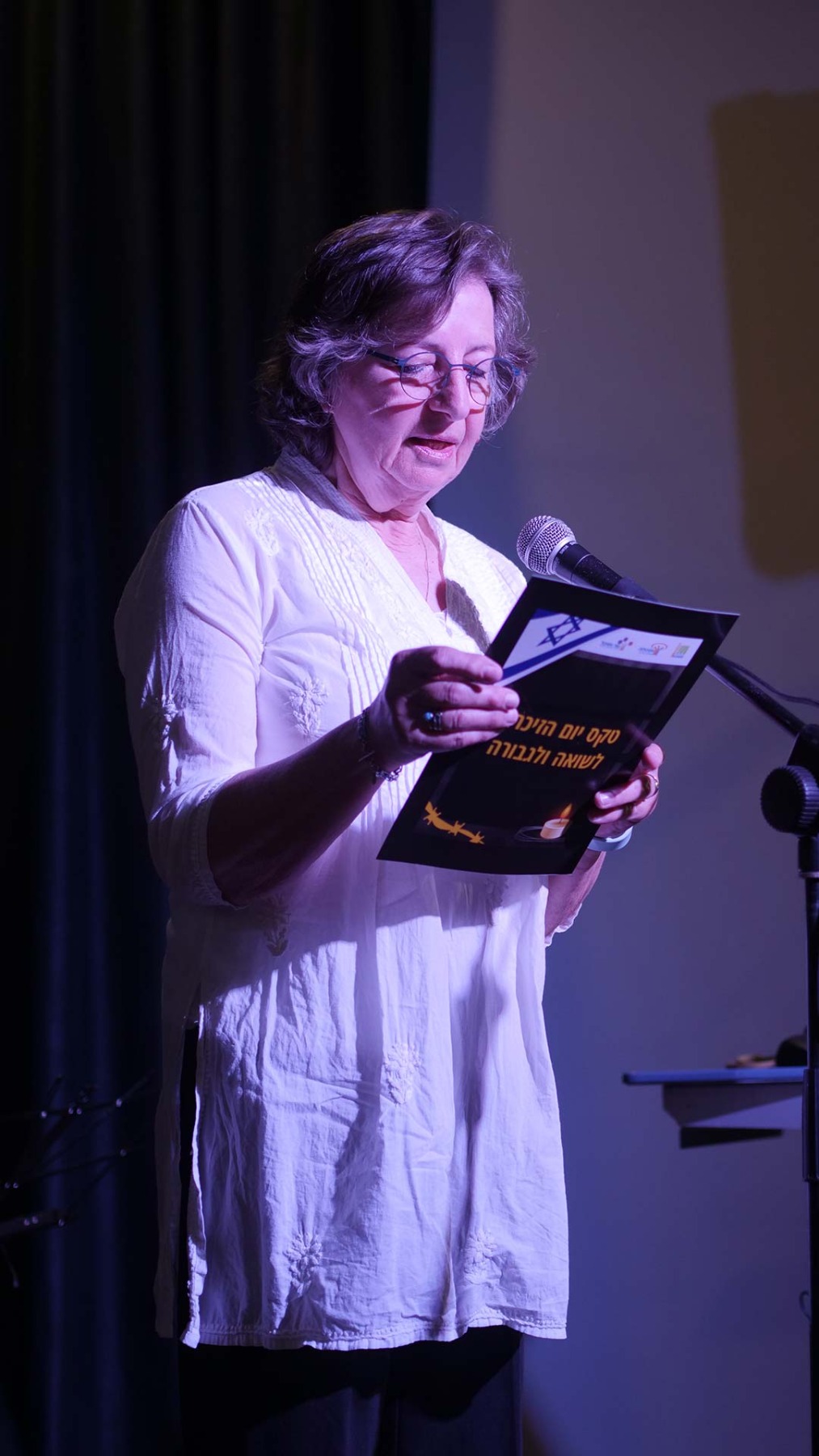 טקס יום הזיכרון לשואה ולגבורה ו"סיפור חיים פוגש מחול"- מופע בתנועה בהשראת סיפור חייה של רות פרדס. צילומים: טל סיגרון