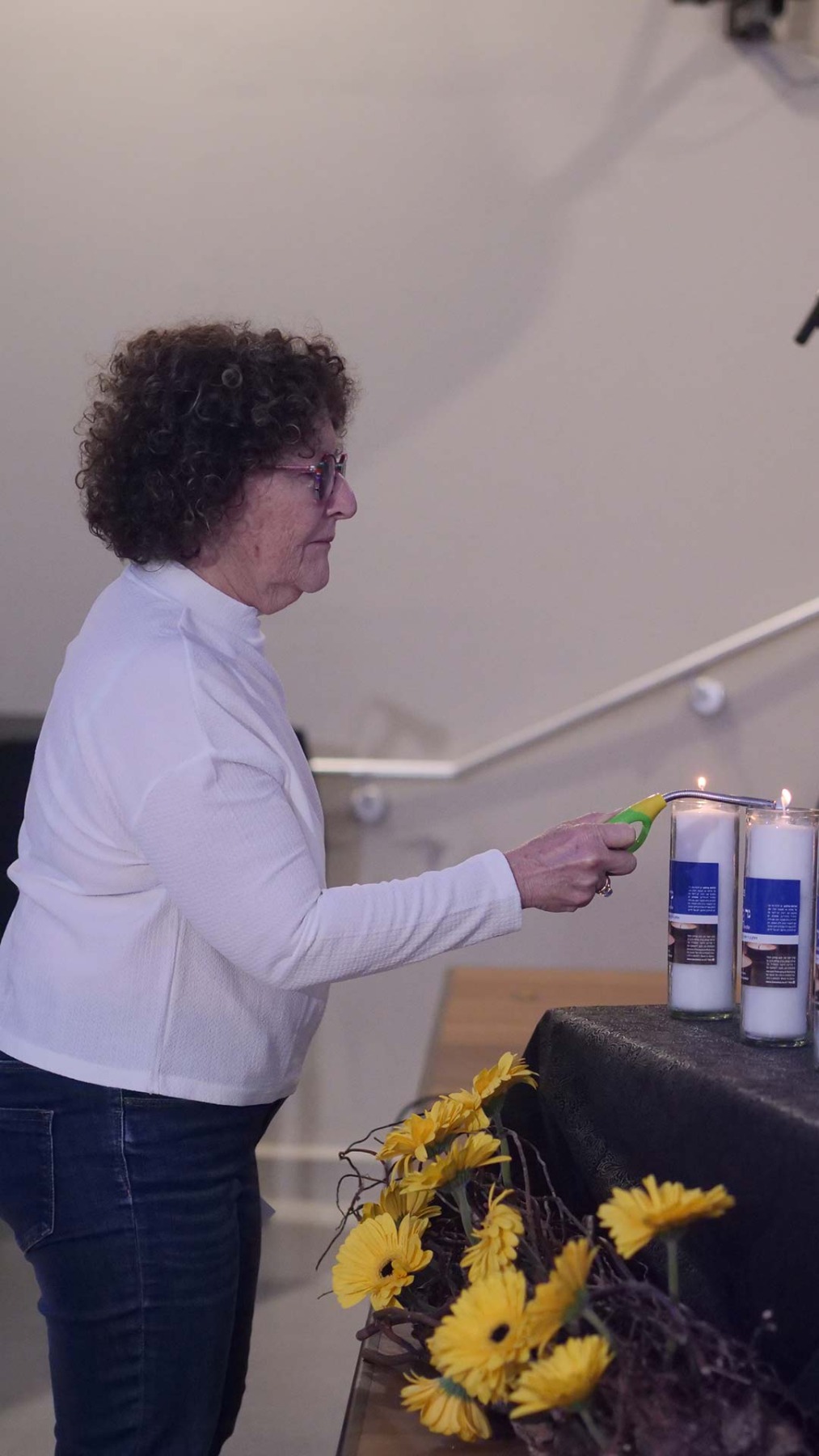 טקס יום הזיכרון לשואה ולגבורה ו"סיפור חיים פוגש מחול"- מופע בתנועה בהשראת סיפור חייה של רות פרדס. צילומים: טל סיגרון