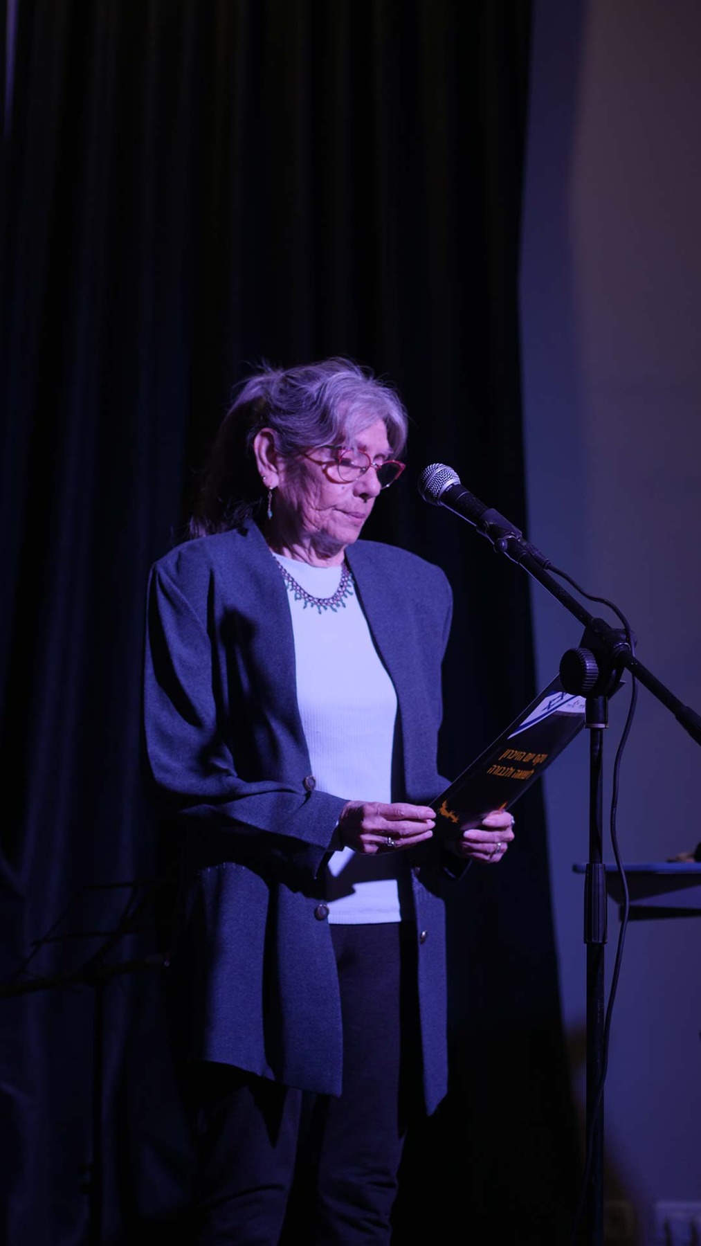 טקס יום הזיכרון לשואה ולגבורה ו"סיפור חיים פוגש מחול"- מופע בתנועה בהשראת סיפור חייה של רות פרדס. צילומים: טל סיגרון