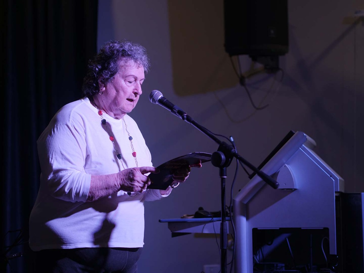 טקס יום הזיכרון לשואה ולגבורה ו"סיפור חיים פוגש מחול"- מופע בתנועה בהשראת סיפור חייה של רות פרדס. צילומים: טל סיגרון