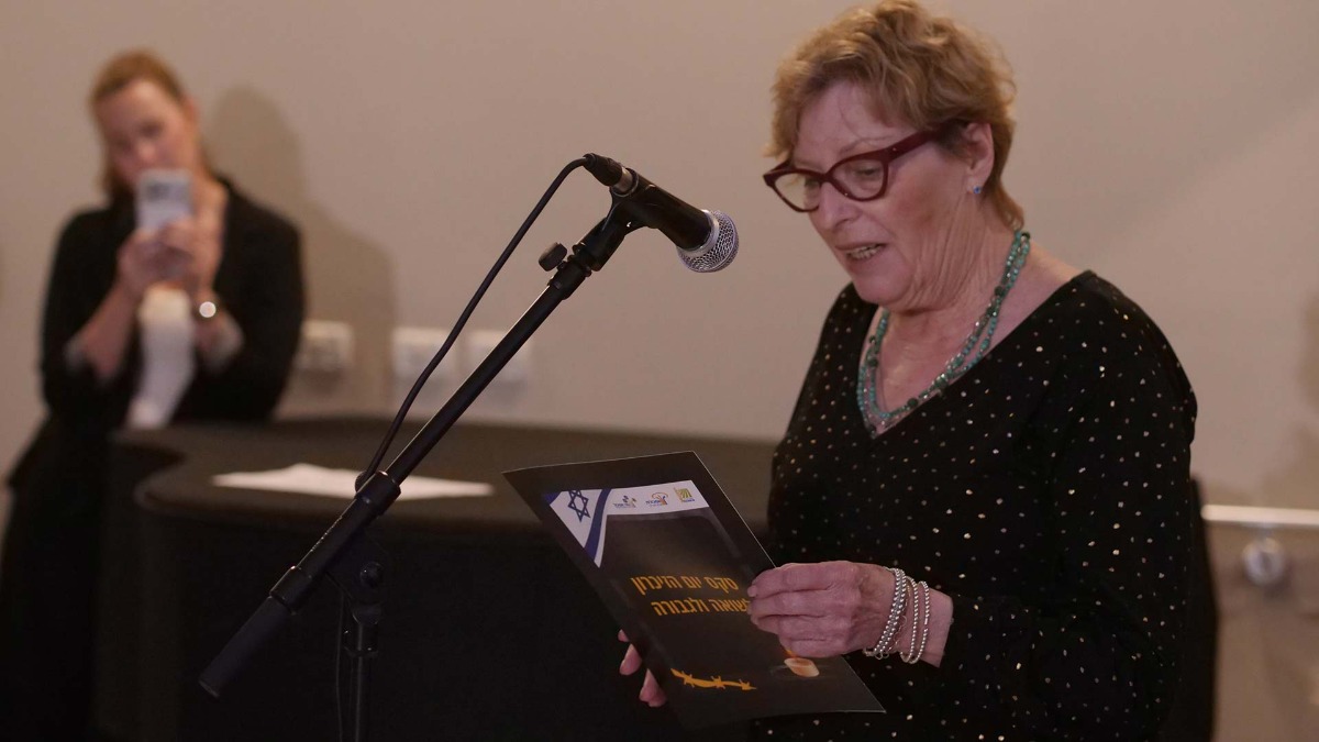 טקס יום הזיכרון לשואה ולגבורה ו"סיפור חיים פוגש מחול"- מופע בתנועה בהשראת סיפור חייה של רות פרדס. צילומים: טל סיגרון