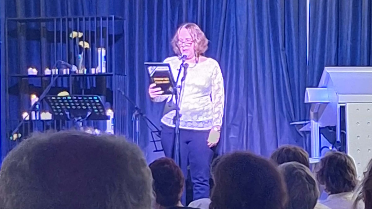 טקס יום הזיכרון לשואה ולגבורה ו"סיפור חיים פוגש מחול"- מופע בתנועה בהשראת סיפור חייה של רות פרדס.